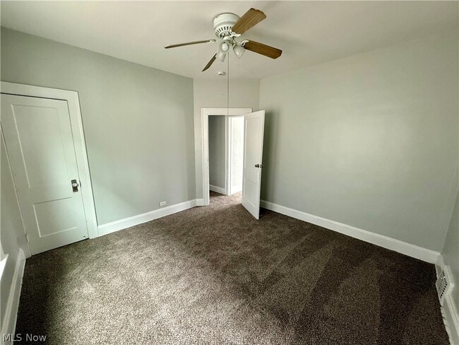 Building Photo - 9215 Yale Ave