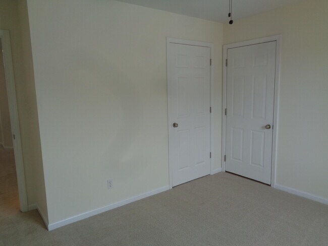 Building Photo - 4008 Meadow View Dr