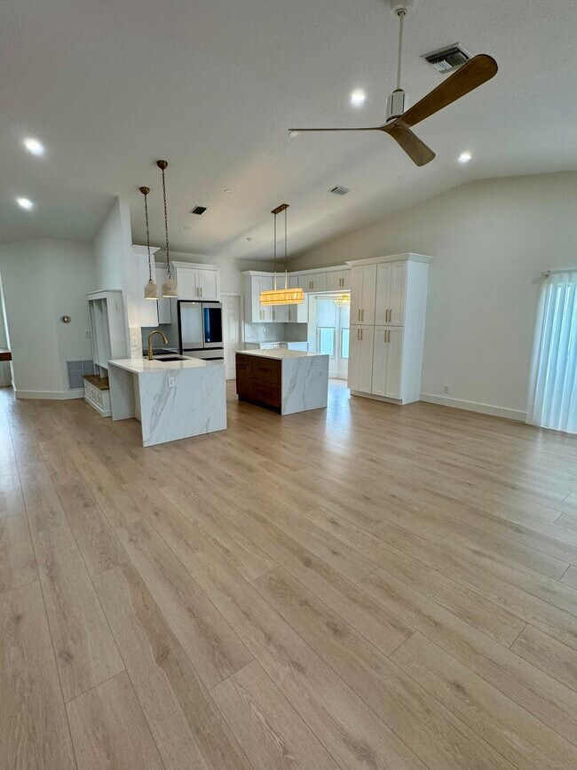 Building Photo - 64 Paxford Ln