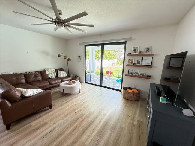 Building Photo - 2945 SE 3rd St