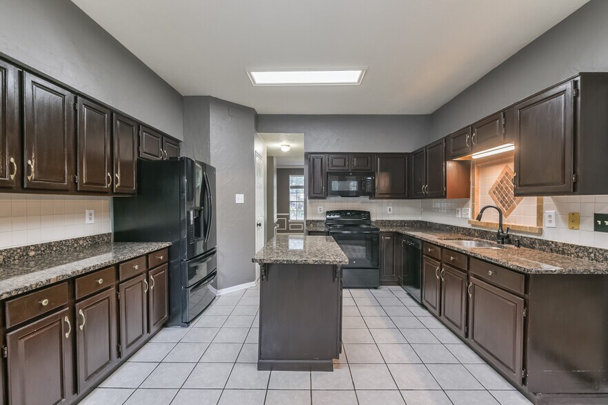 Building Photo - 2509 S Mission Cir