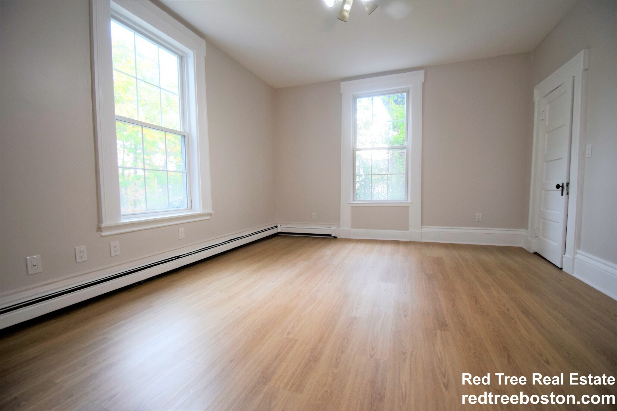 Building Photo - 24 St James St