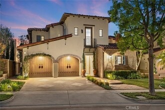 Building Photo - 33 Tall Hedge