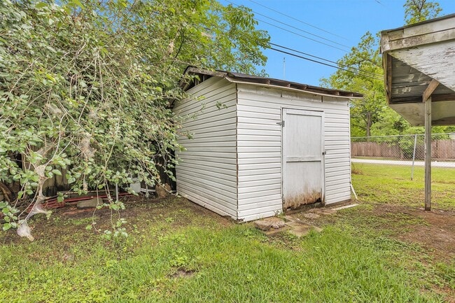 Building Photo - 6002 Shelburne St