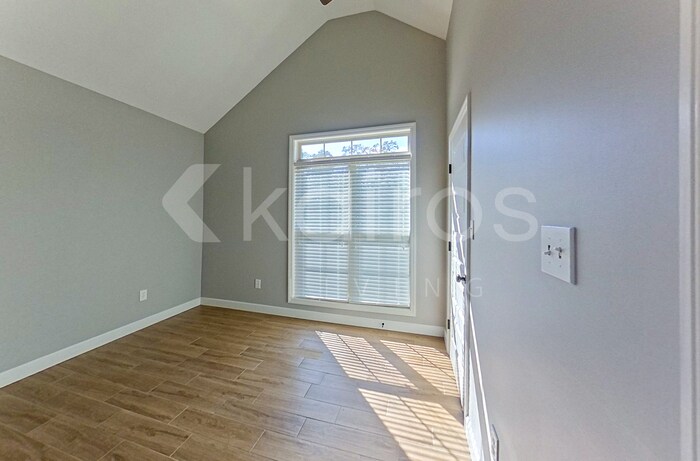 Building Photo - 706 Hickory Ave