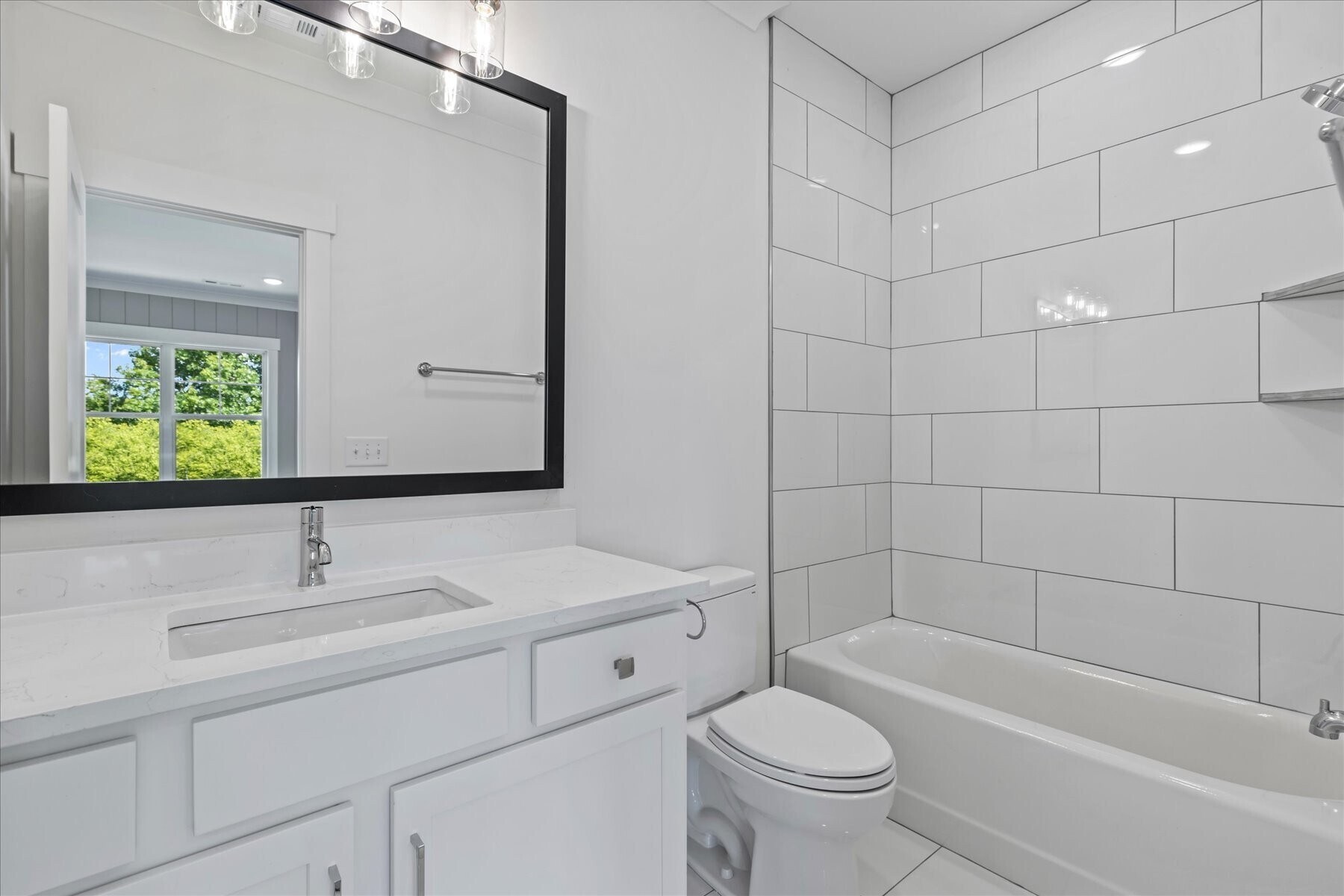 Building Photo - 321 Old Shackle Island Rd