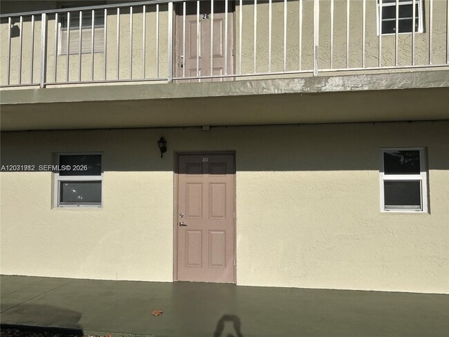 Building Photo - 609 S State Rd 7