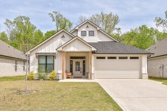 Building Photo - Available! Gorgeous 3 Bedroom 2 Bath in Tyler!