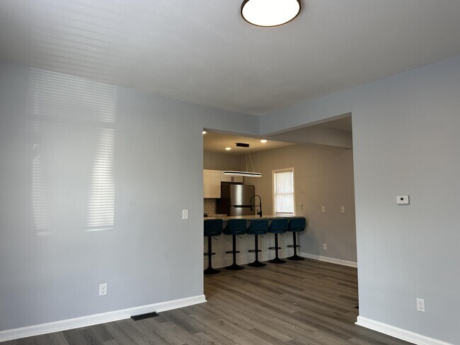 Building Photo - 309 Oak St