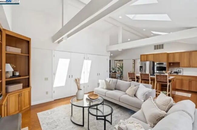 Building Photo - 131 Clover Hill Ct