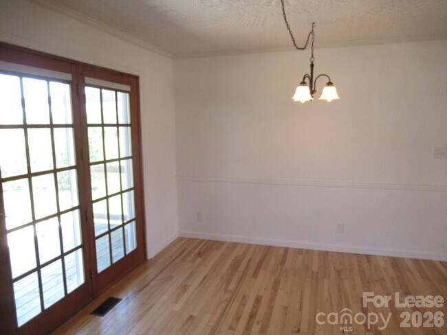 Building Photo - 1330 Davis Rd