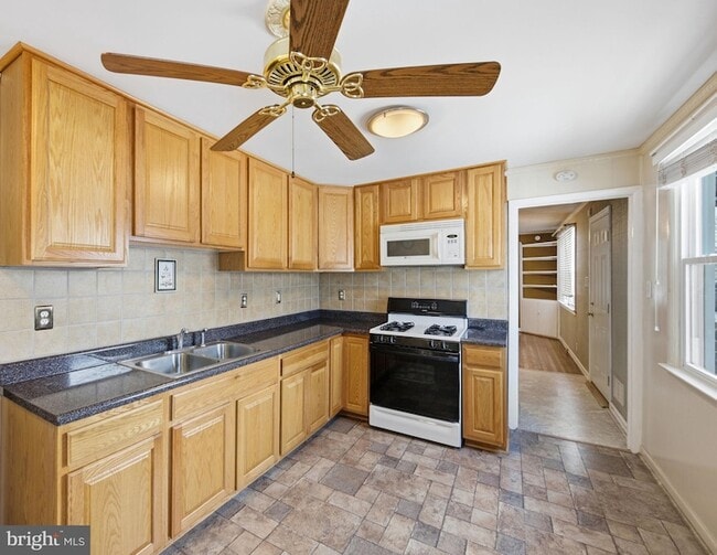 Building Photo - 3413 Yardley Dr