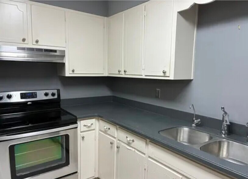 Building Photo - 2122 Montreat Cir