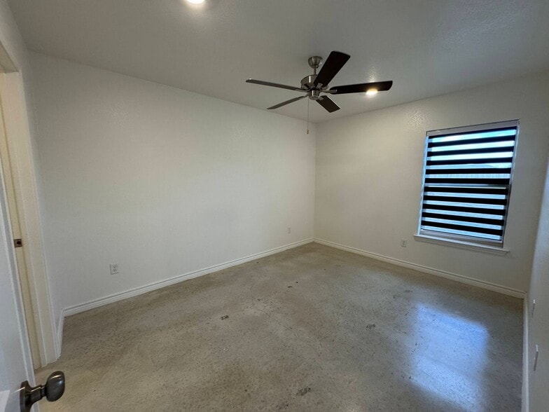 Building Photo - 1234 Lehmann Dr