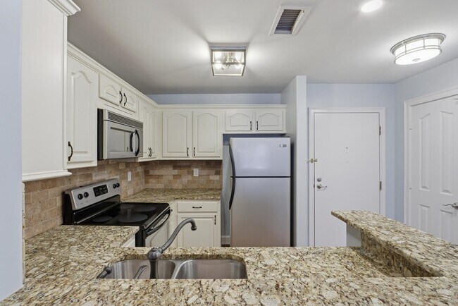 Building Photo - 5400 Park Ave