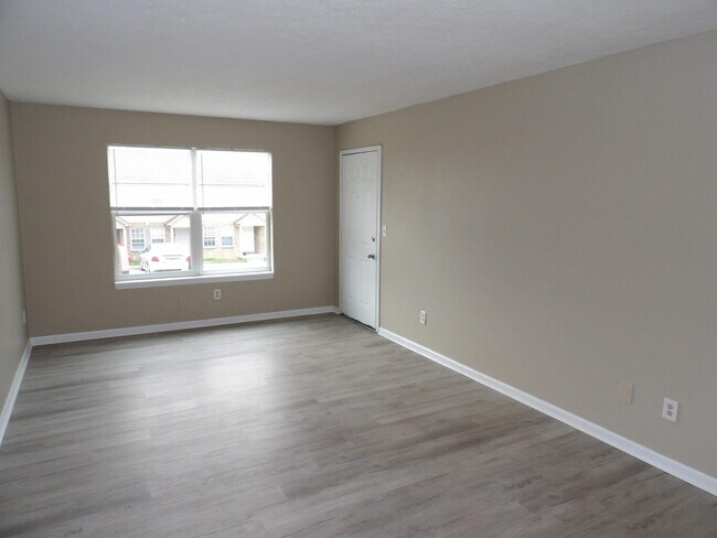 Building Photo - 140 Landings Dr