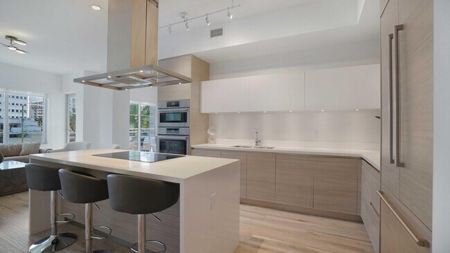 Building Photo - 155 E Boca Raton Rd
