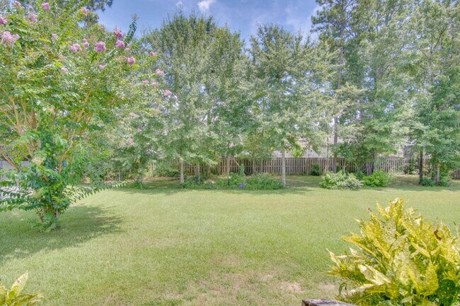 Building Photo - Spacious 4BR Pool Home with Modern Upgrade...