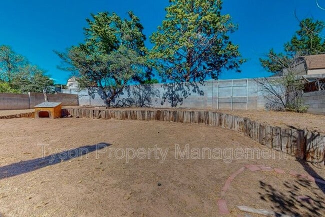 Building Photo - 5516 Cancelar Dr NE