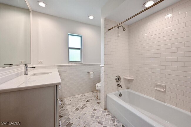 Building Photo - 508 Devils Ln