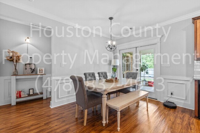 Building Photo - "Charming 3-Bedroom Home with 2 Full Baths...
