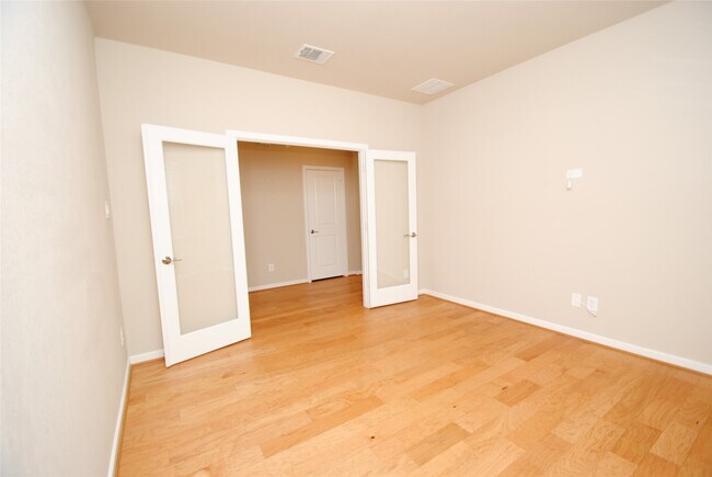 Building Photo - 8326 Oakland Hts Ln