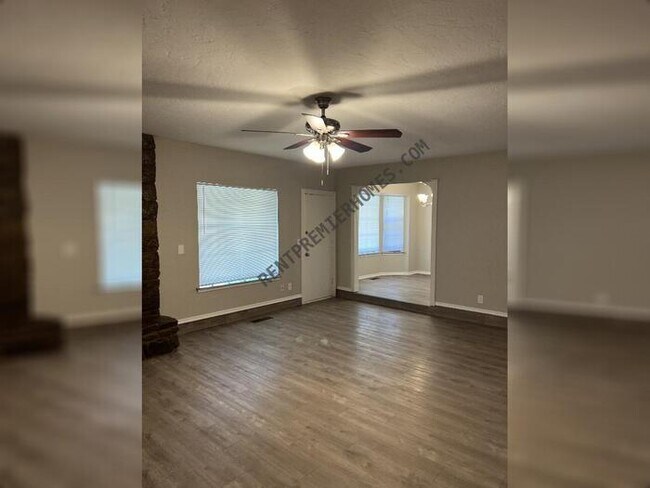 Building Photo - 9513 S Ross Ave