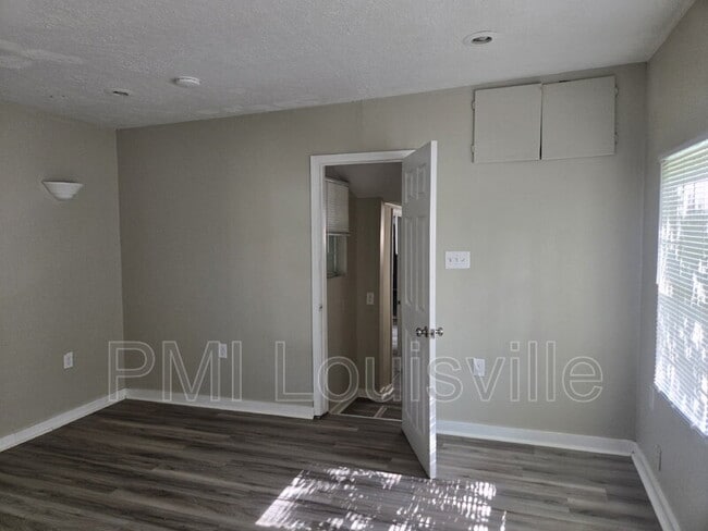 Building Photo - 451 N 25th St