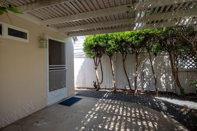 Building Photo - Studio in the Heart of La Jolla with a Pri...