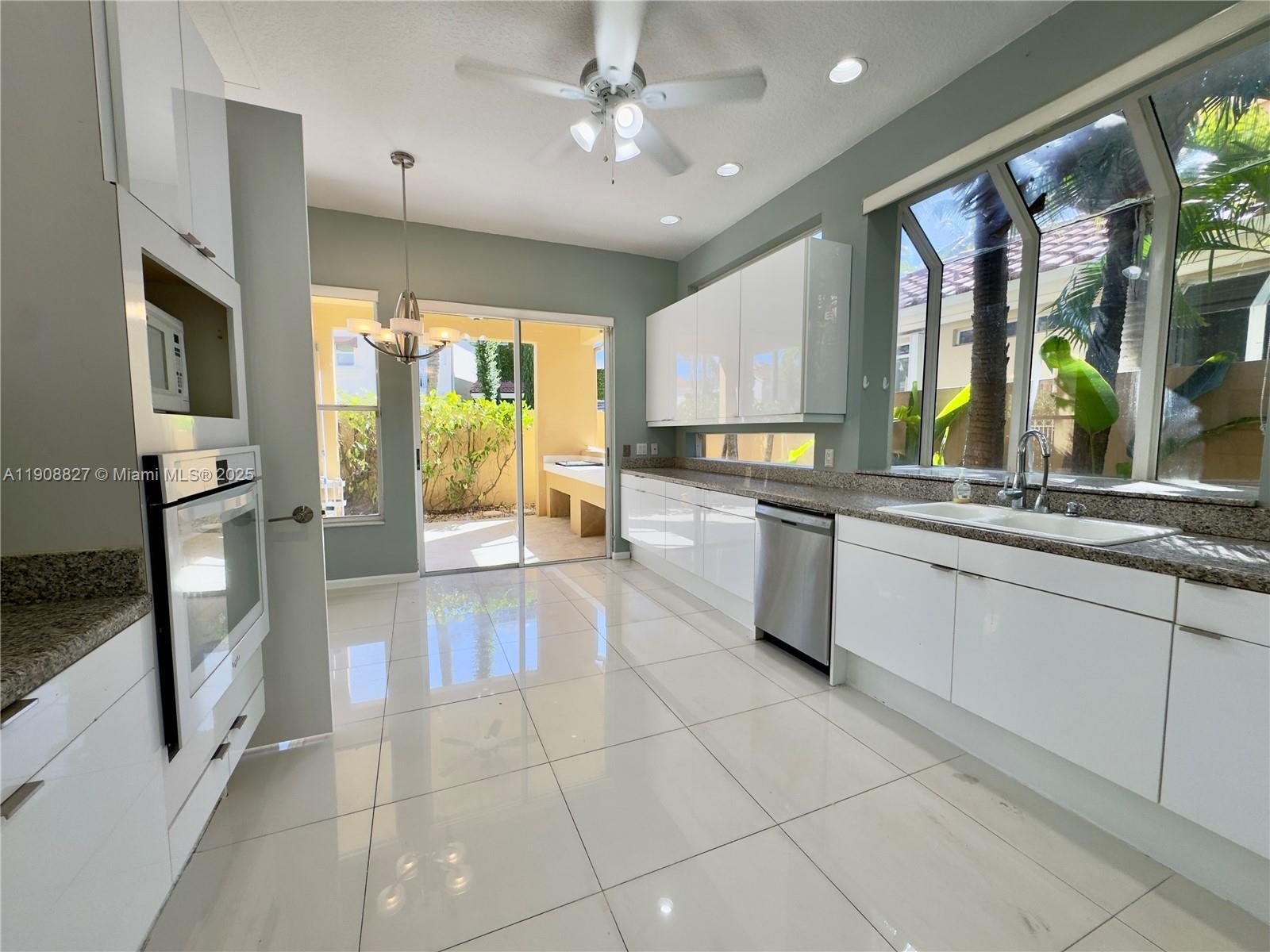 Building Photo - 3728 NE 208th Ter