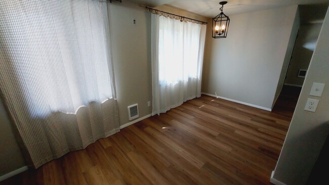 Building Photo - 7805 51st Ave NE