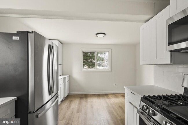 Building Photo - 10725 Maple St