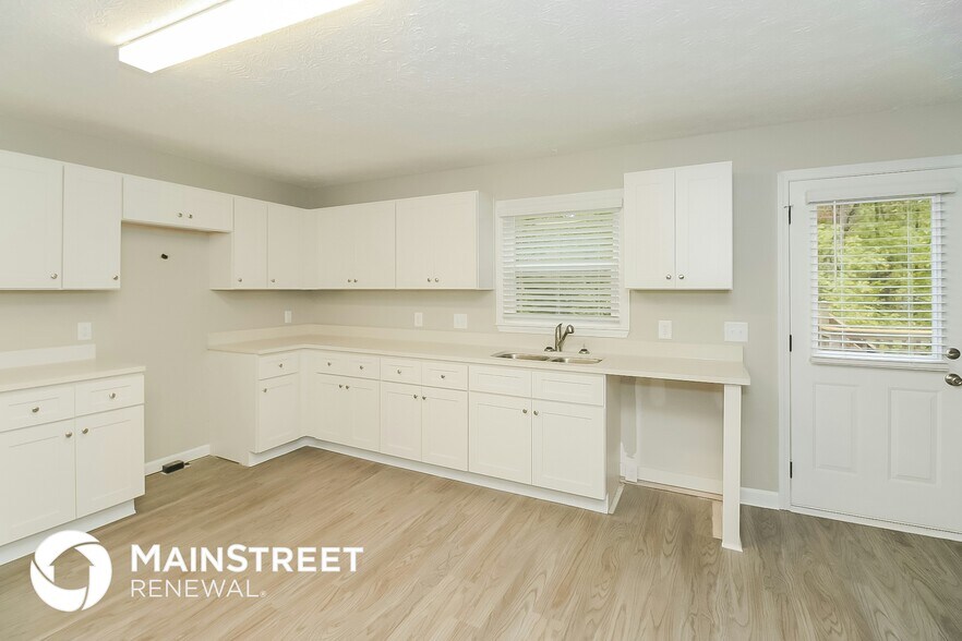 Building Photo - 5501 Reynard Trail