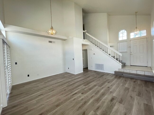 Building Photo - Carry Over Showing: This property has been...