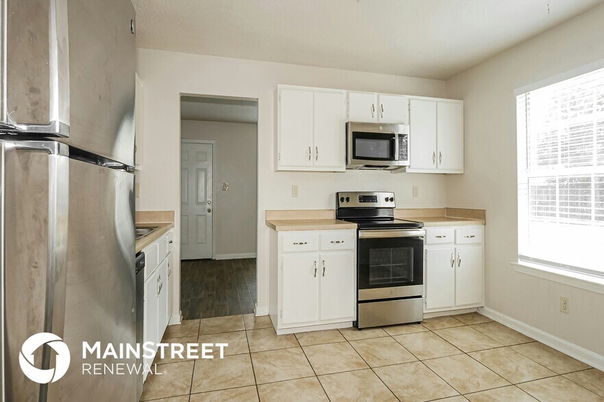 Building Photo - 4660 Royal View Dr