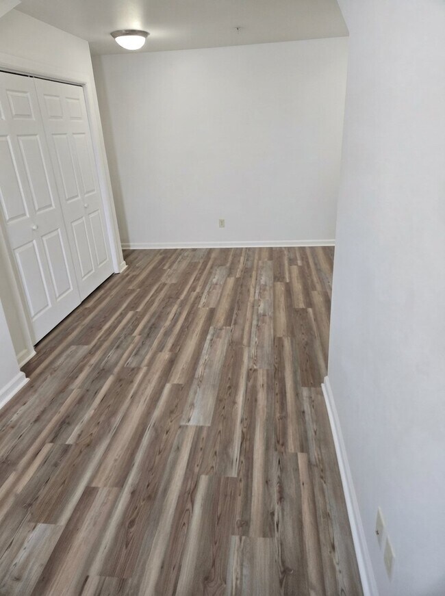 Building Photo - 129 Village Dr