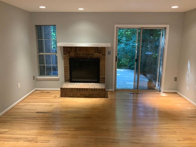 Building Photo - Beautiful 2BR 3.5BA updated town home located in the Saddle Ridge Community