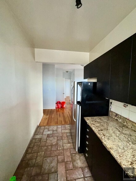 Building Photo - 36 AVENUE