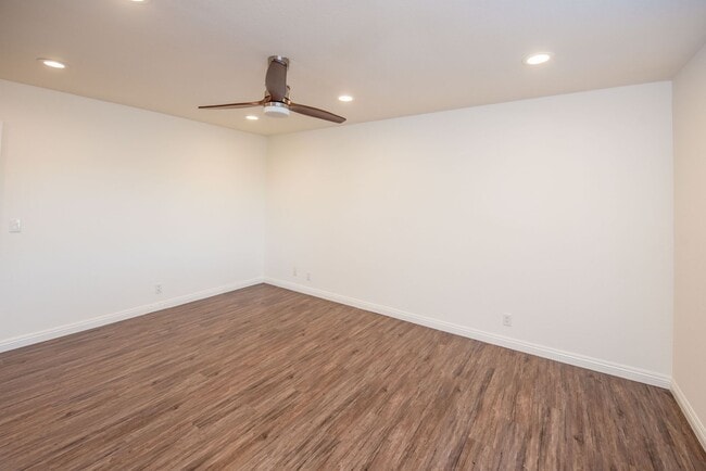 Building Photo - Anaheim Hills