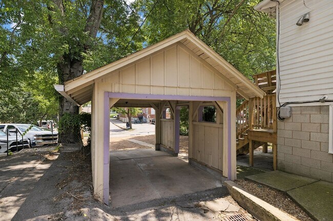 Building Photo - 1604 17th Ave S