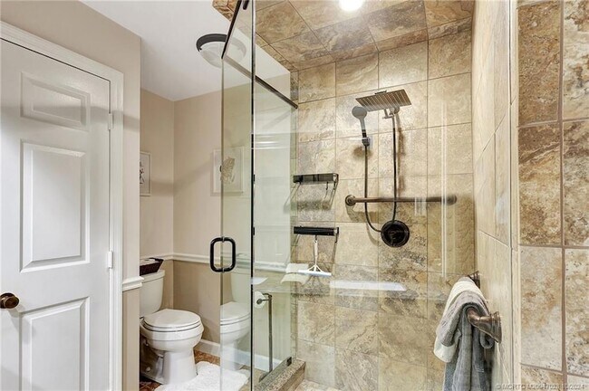 Building Photo - 150 SE Four Winds Dr