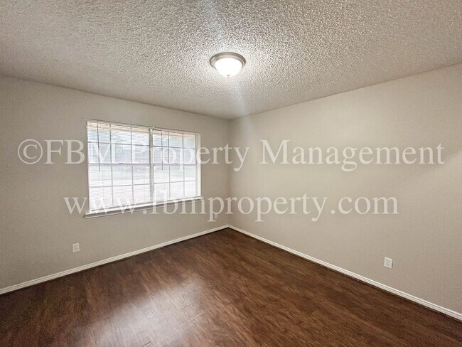 Building Photo - 1603 S Hall St