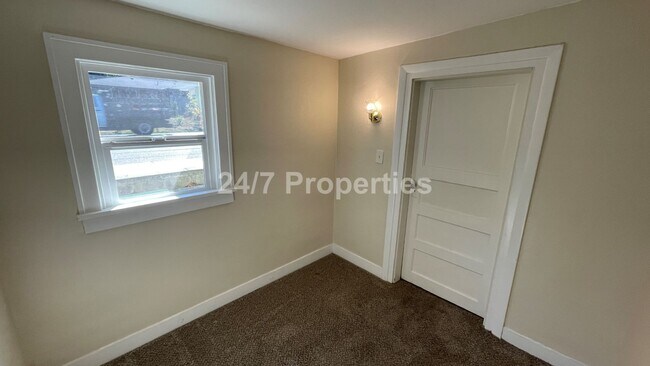 Building Photo - Nostalgic 2 BD | 2 BA House w/ Large Backy...
