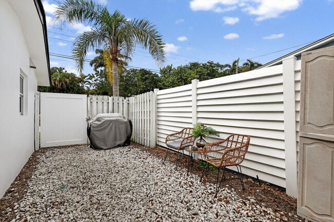 Building Photo - 4540 SW 28th Terrace