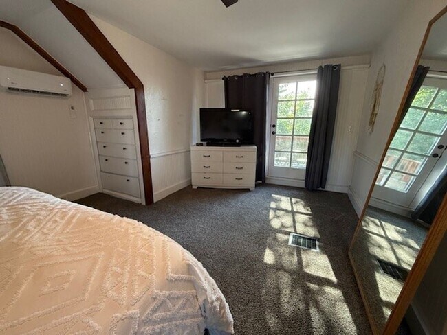 Building Photo - Beautiful 4 Bedroom Home