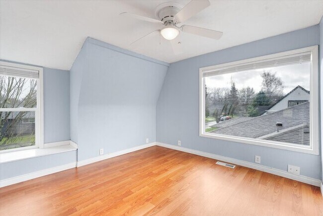 Building Photo - 657 22nd Ave