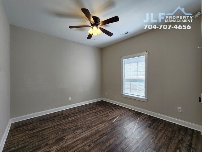 Building Photo - Charming 3 Bed/2 Bath Ranch in Kings Mount...