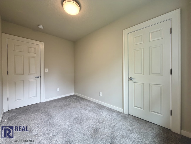 Building Photo - Spacious & Modern 3BR/2BA Home in Quiet Hillsboro Neighborhood