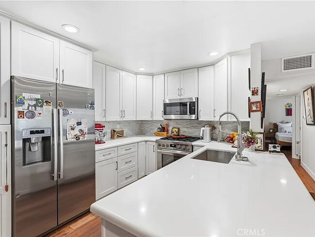 Building Photo - Newly Renovated 2BD Condo in Gated Community Now Available!