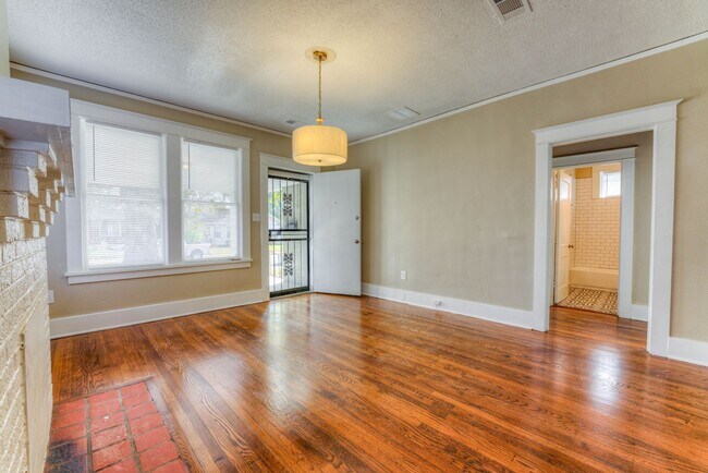 Building Photo - 869 Garland St